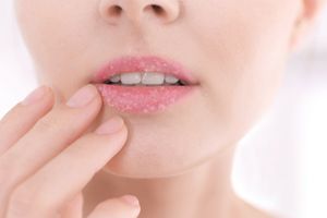 Скраб для губ: зачем нужен